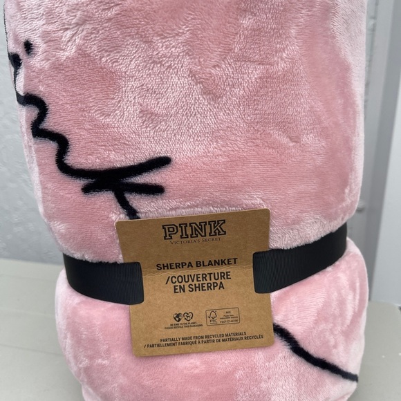 PINK VICTORIA SECRET Sherpa Throw/Blanket 50”x 60” - Picture 6 of 11